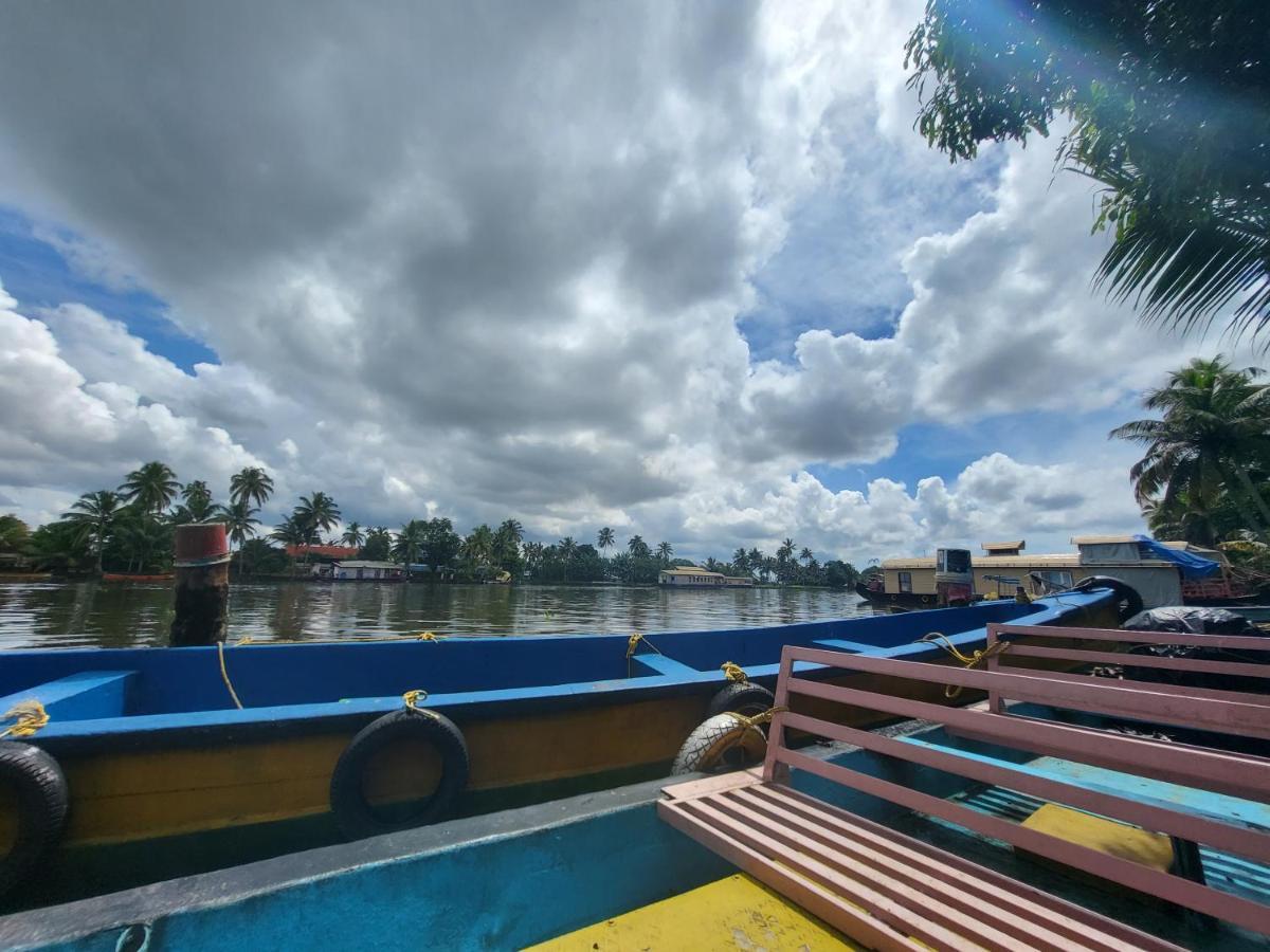 Sacred River Homestay Alappuzha Extérieur photo
